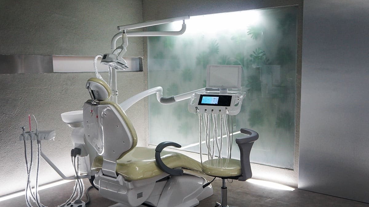 Dental chair dan area konsultasi FLOSS